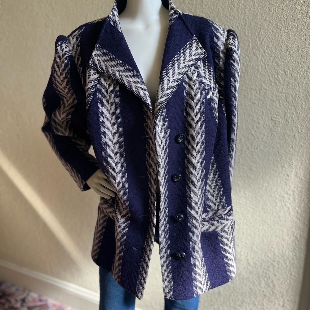 Vintage purple and cream patterned jacket , fully lined , perfect condition